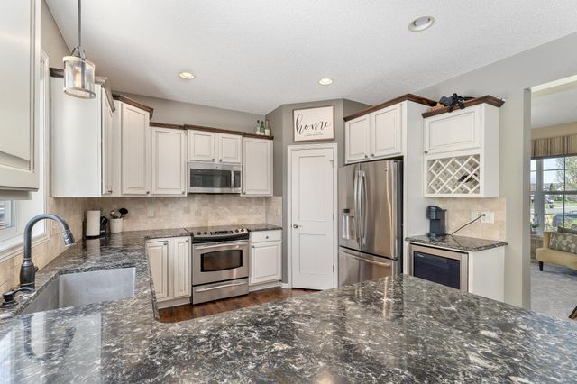 924 Ivy Hills Road, Belle Plaine, MN 56011
