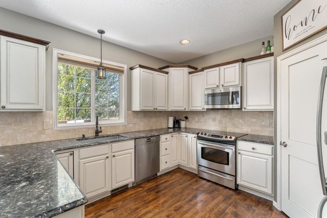 924 Ivy Hills Road, Belle Plaine, MN 56011