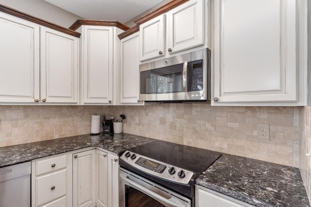 924 Ivy Hills Road, Belle Plaine, MN 56011