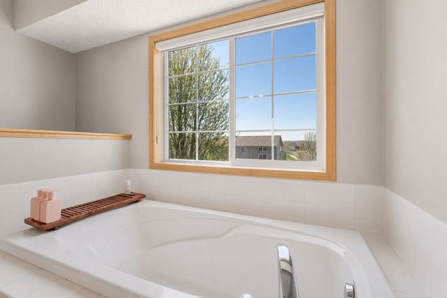 924 Ivy Hills Road, Belle Plaine, MN 56011