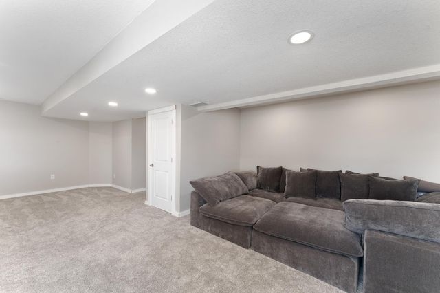924 Ivy Hills Road, Belle Plaine, MN 56011