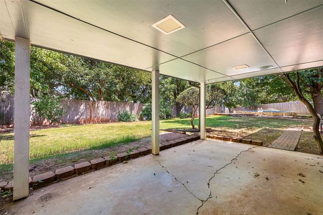 2905 Lamp Post Lane, Oklahoma City, OK 73120