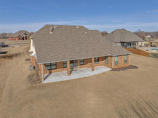 3004 Twin Lake Drive, Moore, OK 73165