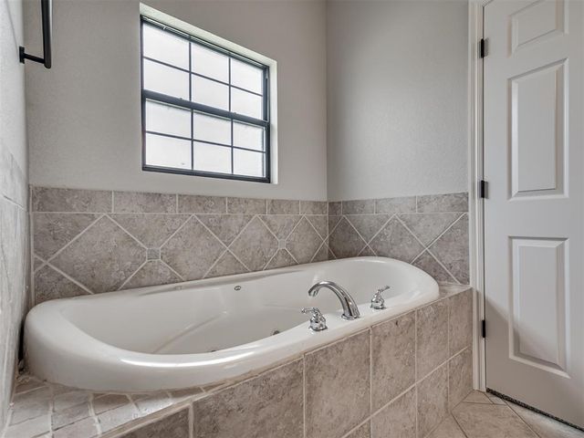 3004 Twin Lake Drive, Moore, OK 73165