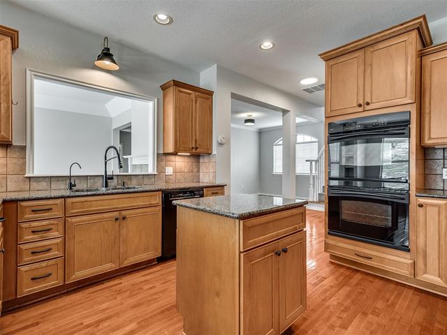 3004 Twin Lake Drive, Moore, OK 73165