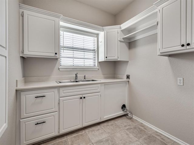 3004 Twin Lake Drive, Moore, OK 73165