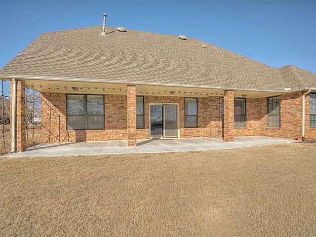 3004 Twin Lake Drive, Moore, OK 73165