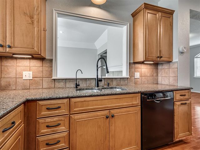 3004 Twin Lake Drive, Moore, OK 73165