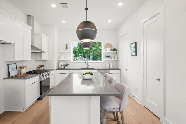 902 Kern Street B, Houston, TX 77009