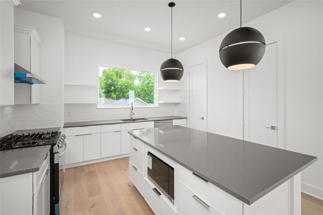 902 Kern Street B, Houston, TX 77009