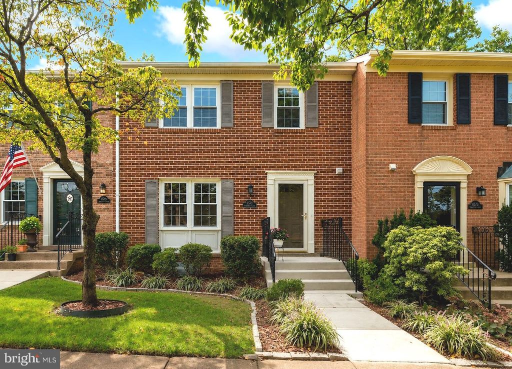 6571 SNOWBELL LN, Falls Church, VA 22042