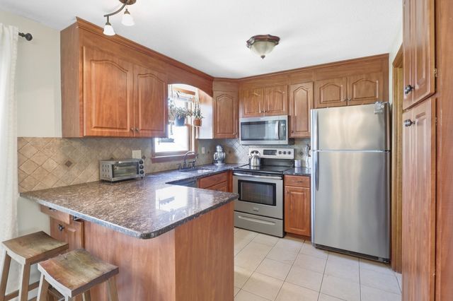 97 Forest 2, Lowell, MA 01851