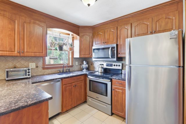 97 Forest 2, Lowell, MA 01851