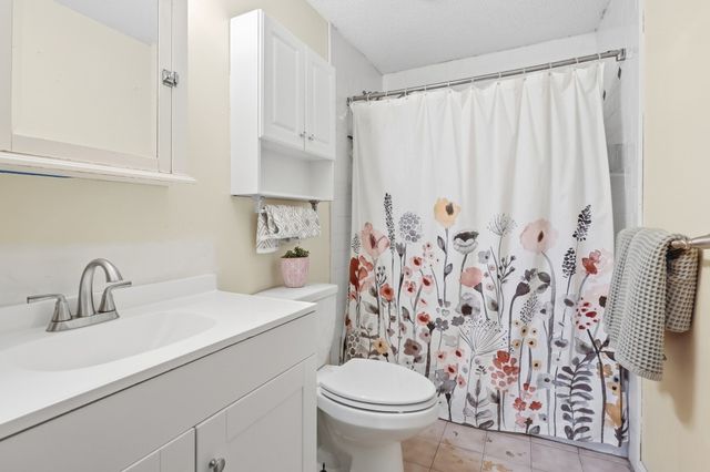 97 Forest 2, Lowell, MA 01851