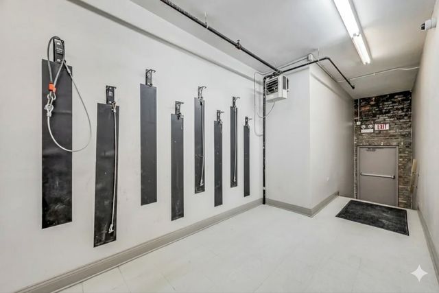 405 E Oakwood Boulevard 4L, Chicago, IL 60653