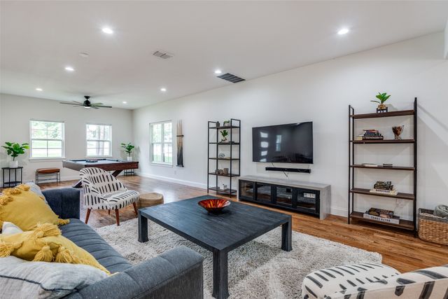 1000 Cameron Avenue, Dallas, TX 75223