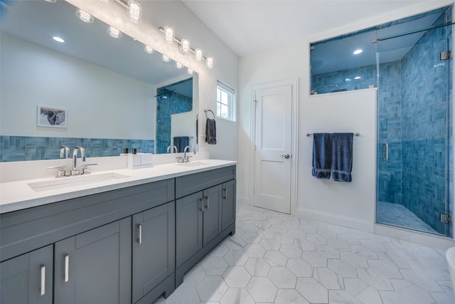 1000 Cameron Avenue, Dallas, TX 75223