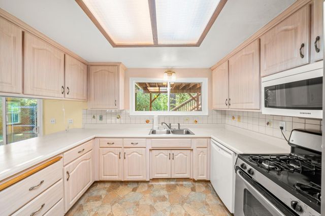115 Martindale Ln, Auburn, CA 95603