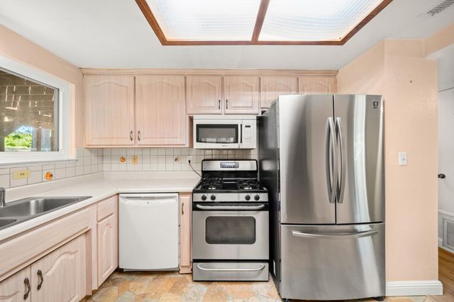 115 Martindale Ln, Auburn, CA 95603