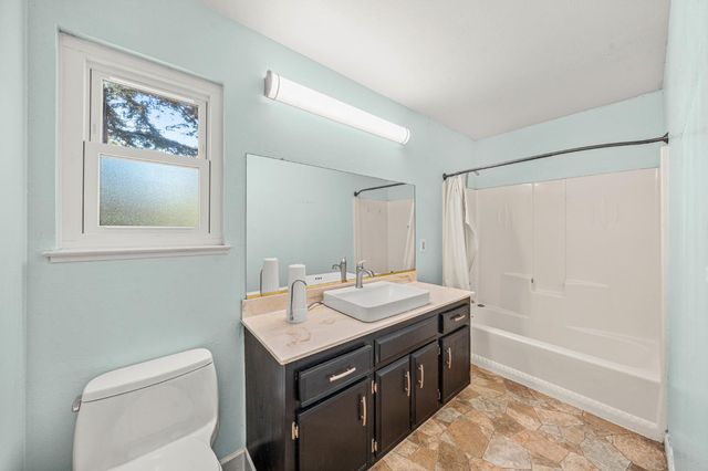115 Martindale Ln, Auburn, CA 95603
