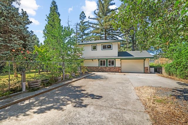 115 Martindale Ln, Auburn, CA 95603