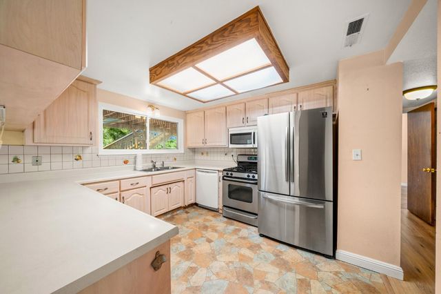 115 Martindale Ln, Auburn, CA 95603