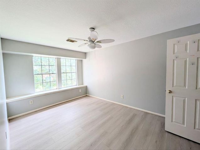 4521 Stonebridge Drive, Pearland, TX 77584