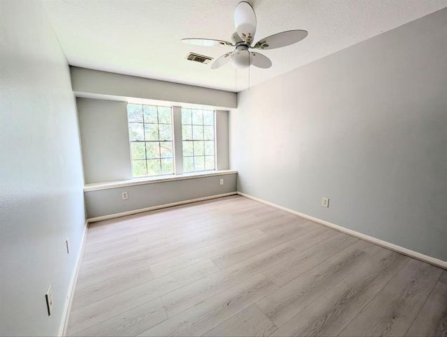 4521 Stonebridge Drive, Pearland, TX 77584