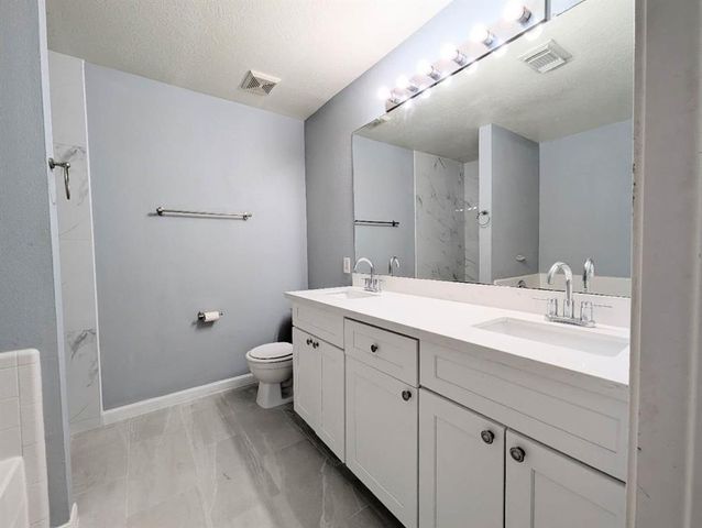 4521 Stonebridge Drive, Pearland, TX 77584