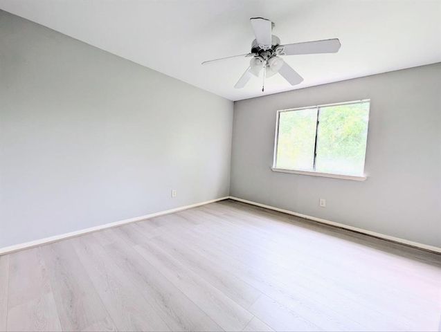 4521 Stonebridge Drive, Pearland, TX 77584