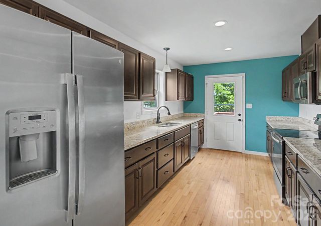 31 Yarrow Meadow Road, Weaverville, NC 28787