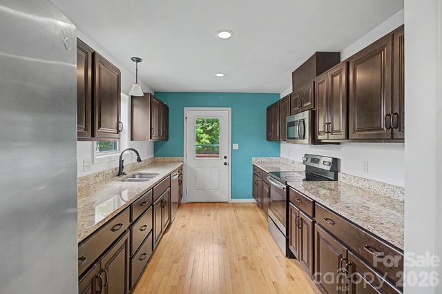 31 Yarrow Meadow Road, Weaverville, NC 28787