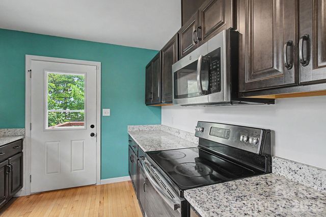 31 Yarrow Meadow Road, Weaverville, NC 28787