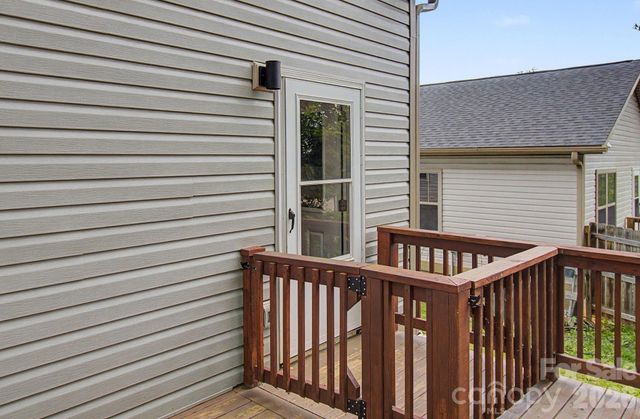 31 Yarrow Meadow Road, Weaverville, NC 28787