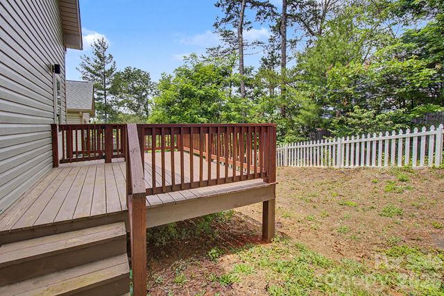 31 Yarrow Meadow Road, Weaverville, NC 28787