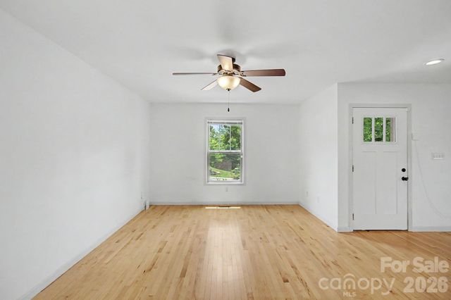 31 Yarrow Meadow Road, Weaverville, NC 28787