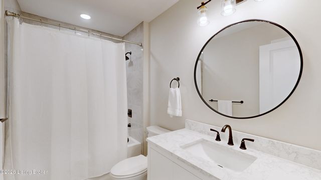 8208 Roseborough Rd, Louisville, KY 40228