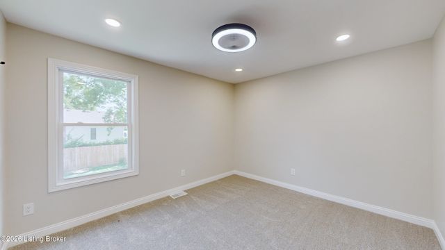8208 Roseborough Rd, Louisville, KY 40228