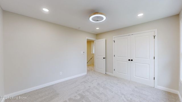 8208 Roseborough Rd, Louisville, KY 40228