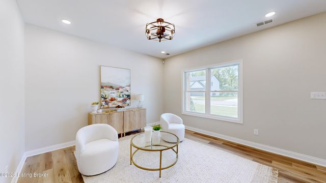 8208 Roseborough Rd, Louisville, KY 40228