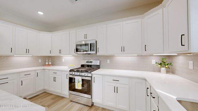 8208 Roseborough Rd, Louisville, KY 40228