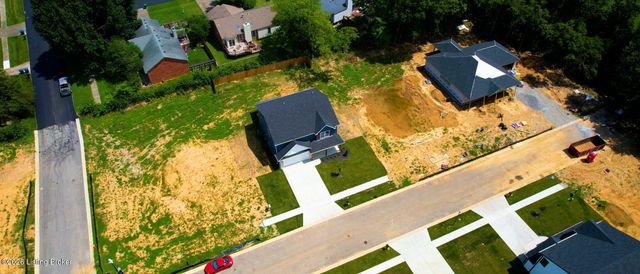 8208 Roseborough Rd, Louisville, KY 40228