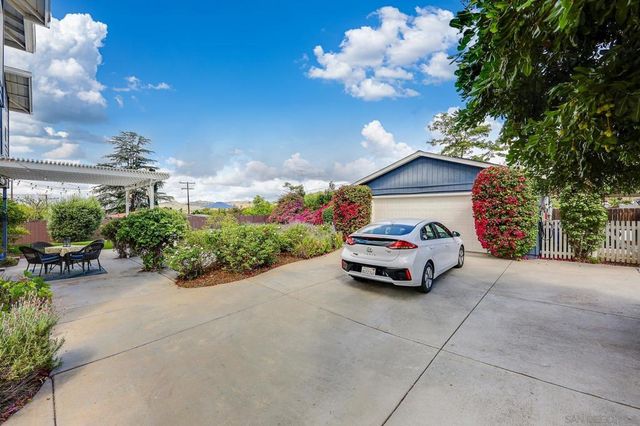 13238 Beechtree St, Lakeside, CA 92040