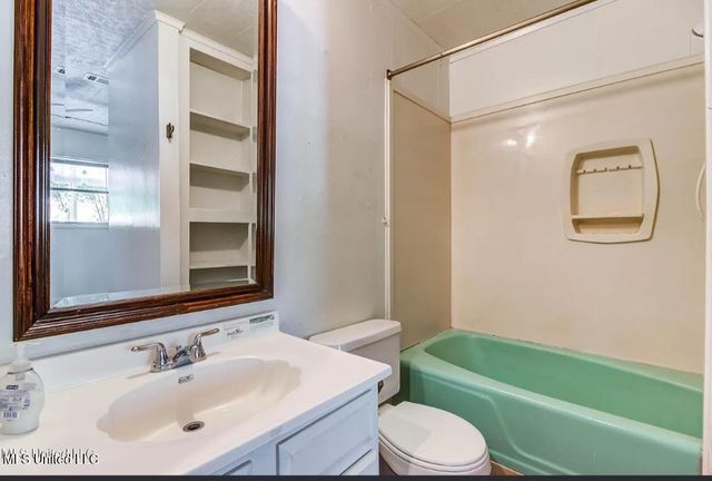 1889 Greater Avenue, Biloxi, MS 39531