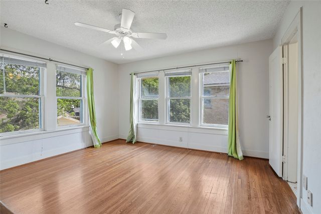 2625 S University Drive, Fort Worth, TX 76109