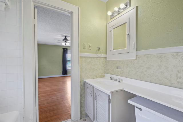 2625 S University Drive, Fort Worth, TX 76109