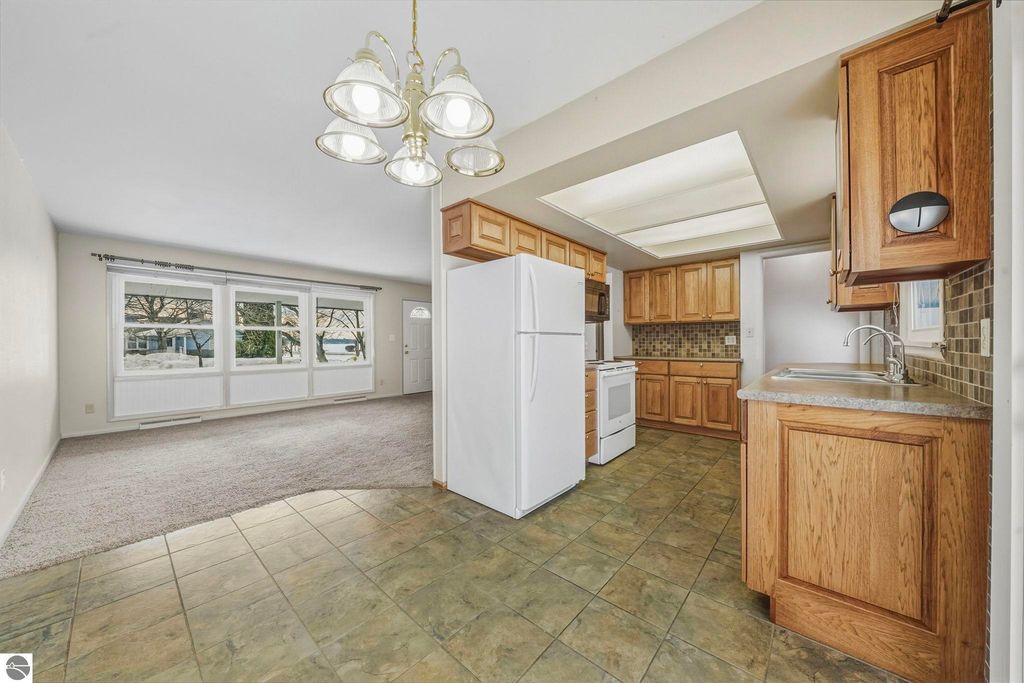 Image 13 of property listing at 718 Sunset Lane, Cadillac, MI 49601