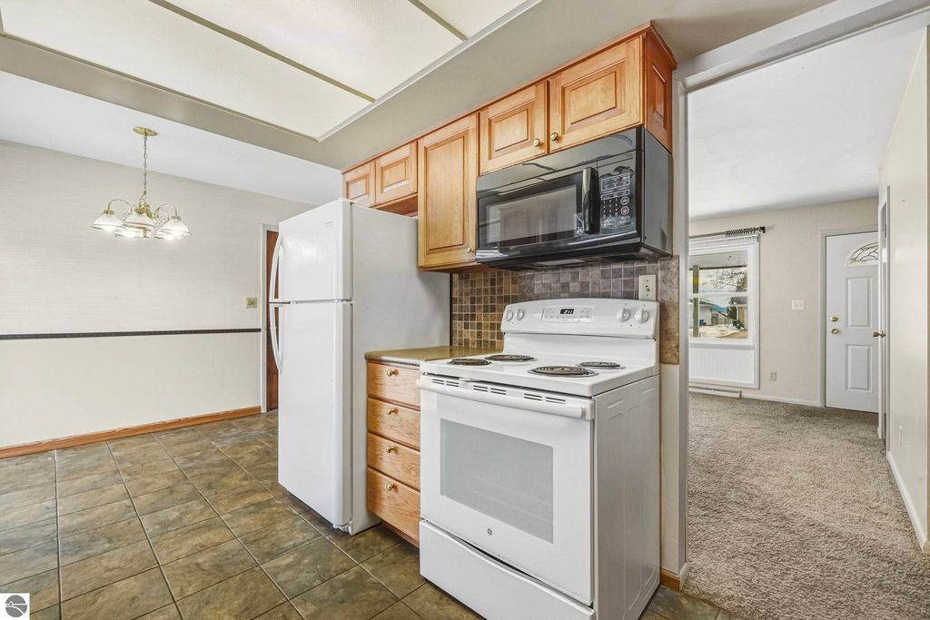 Image 15 of property listing at 718 Sunset Lane, Cadillac, MI 49601