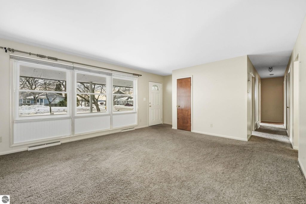 Image 17 of property listing at 718 Sunset Lane, Cadillac, MI 49601