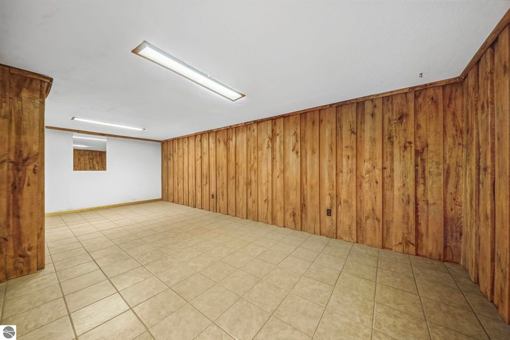 Image 27 of property listing at 718 Sunset Lane, Cadillac, MI 49601